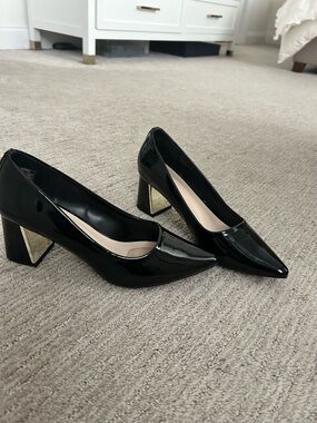 Jones New York CANAL style patent heels gold detail